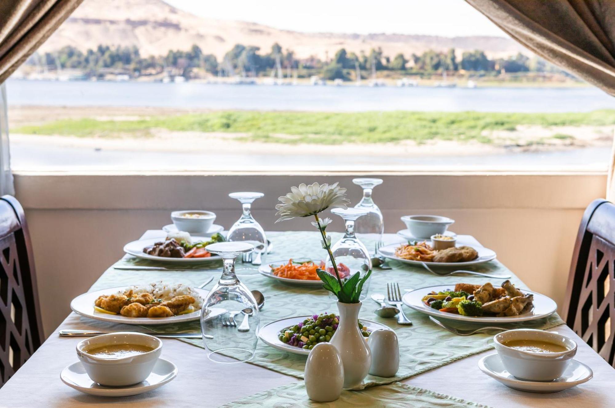 Ms Chateau Lafayette Nile Cruise - 4 Nights From Luxor Each Monday And 3 Nights From Aswan Each Friday Luaran gambar